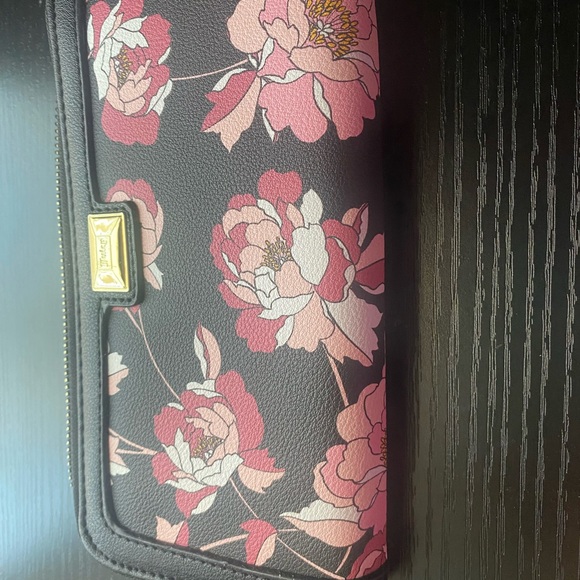 Juicy Couture Floral Wallet - Picture 2 of 5